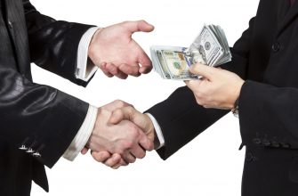 Handshake with the transfer of money