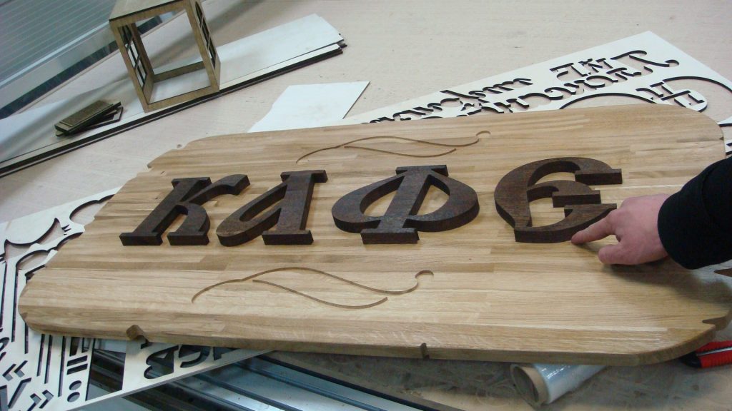 Вырезание букв из дерева: искусство, техника и мастерство